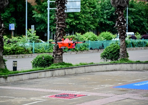 发力低空物流，，，，，重庆打造“场景先行—能力配套—生态成型”模式 山城“空中快递员”常态化起航