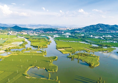 浙江率先完玉成国首个国家公园资产清查试点和全省域建设用地使用权状态清查。。